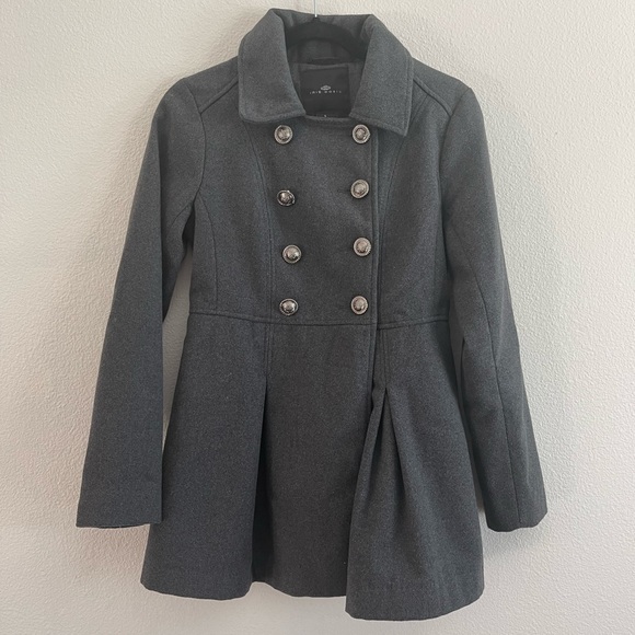 Gray Coat - Picture 2 of 7